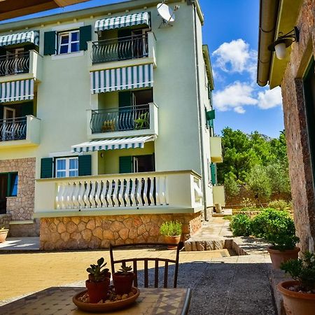 Appartement In Olive Garden à Starigrad Paklenica Extérieur photo