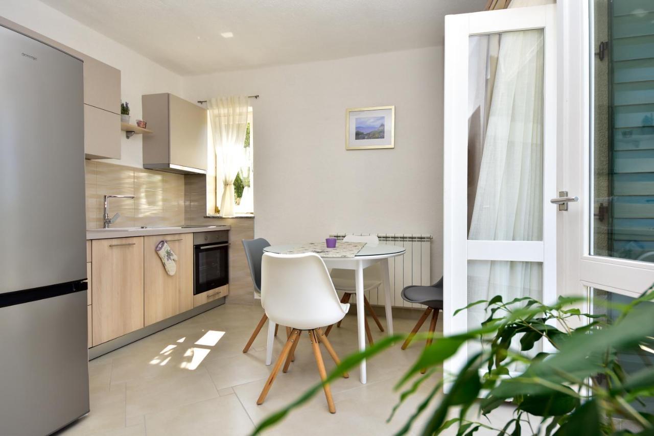 Appartement In Olive Garden à Starigrad Paklenica Extérieur photo