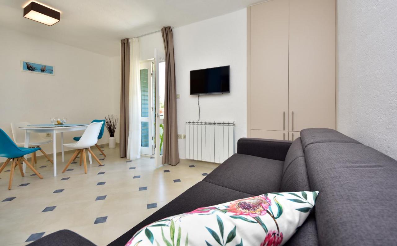 Appartement In Olive Garden à Starigrad Paklenica Extérieur photo