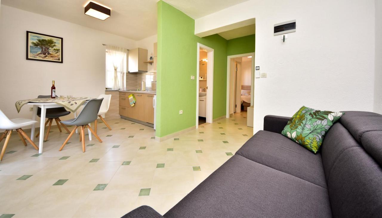 Appartement In Olive Garden à Starigrad Paklenica Extérieur photo
