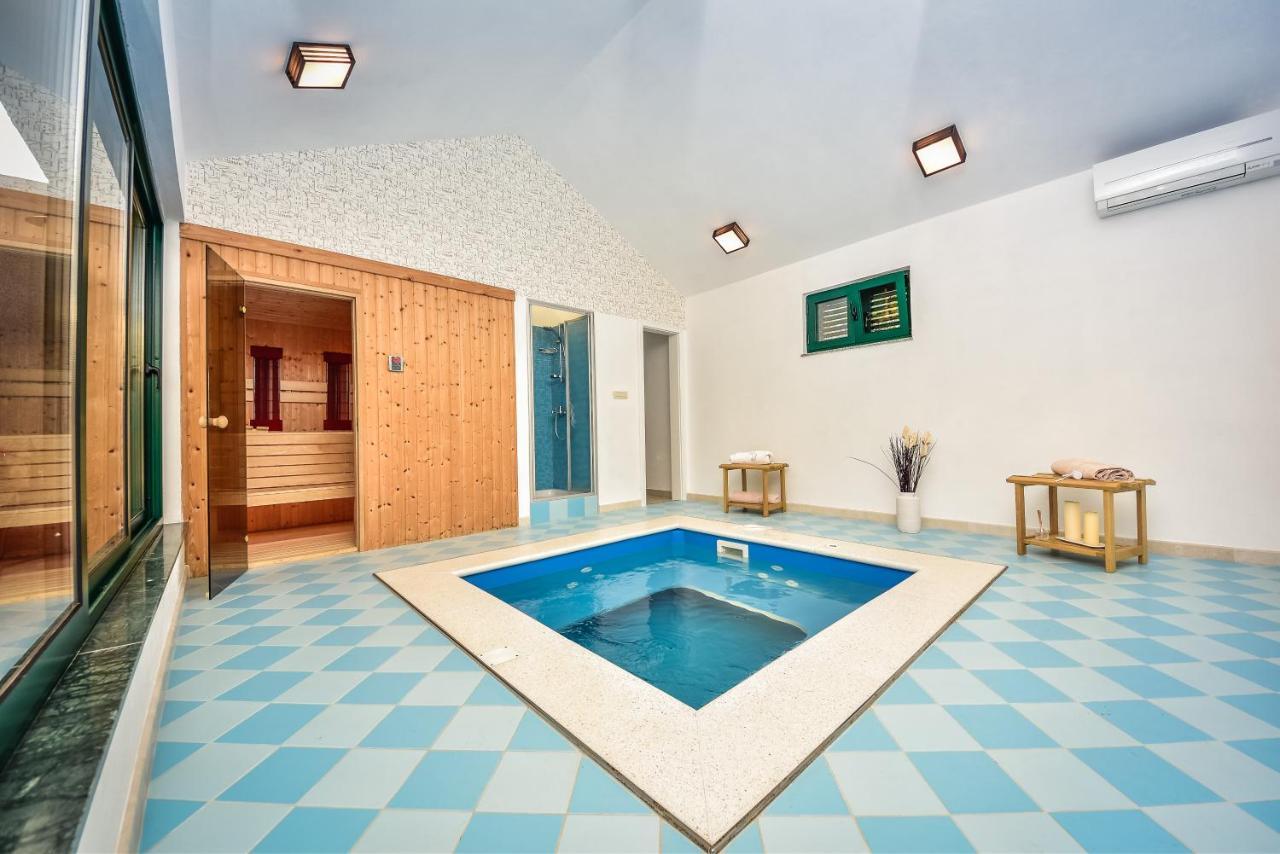 Appartement In Olive Garden à Starigrad Paklenica Extérieur photo