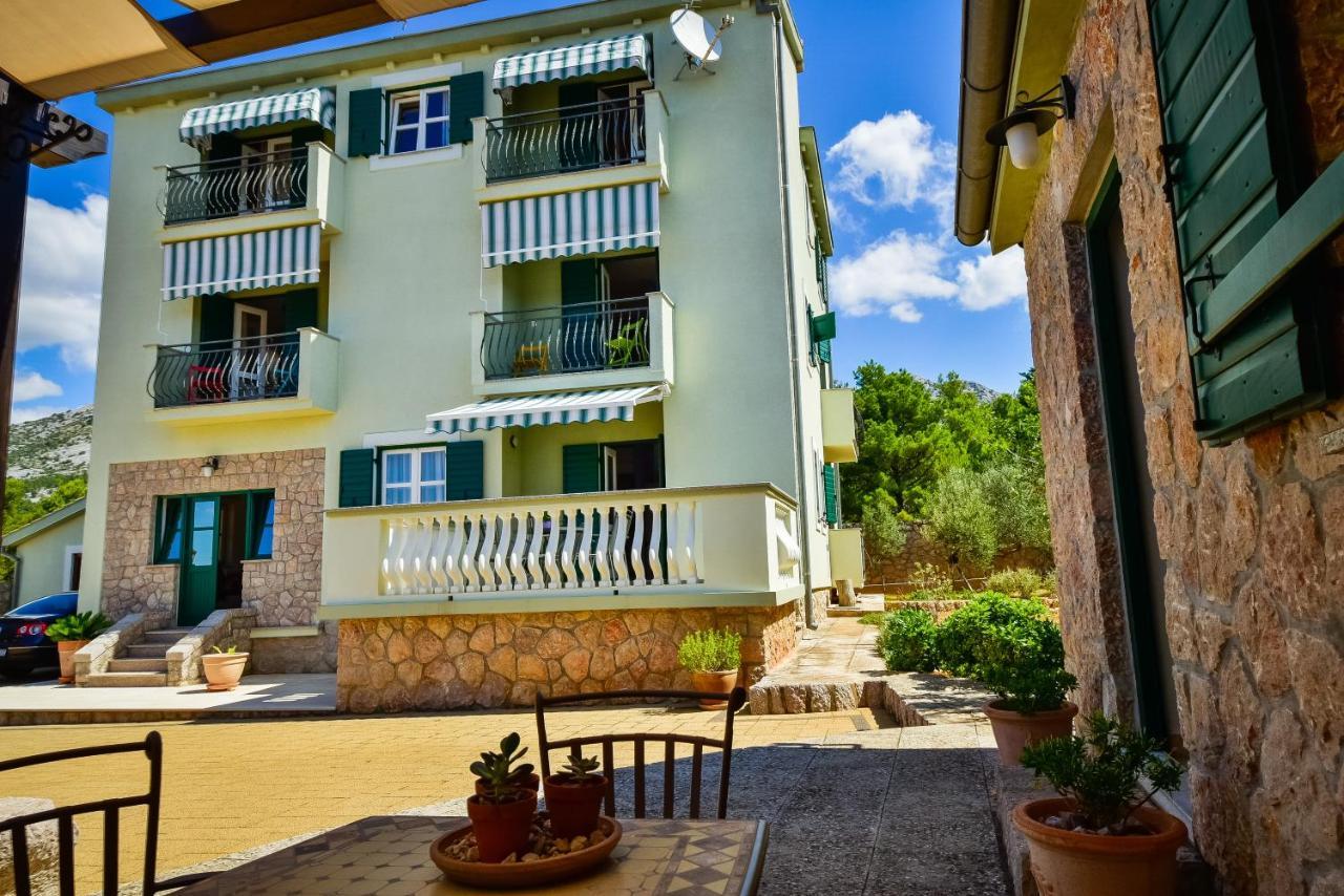 Appartement In Olive Garden à Starigrad Paklenica Extérieur photo