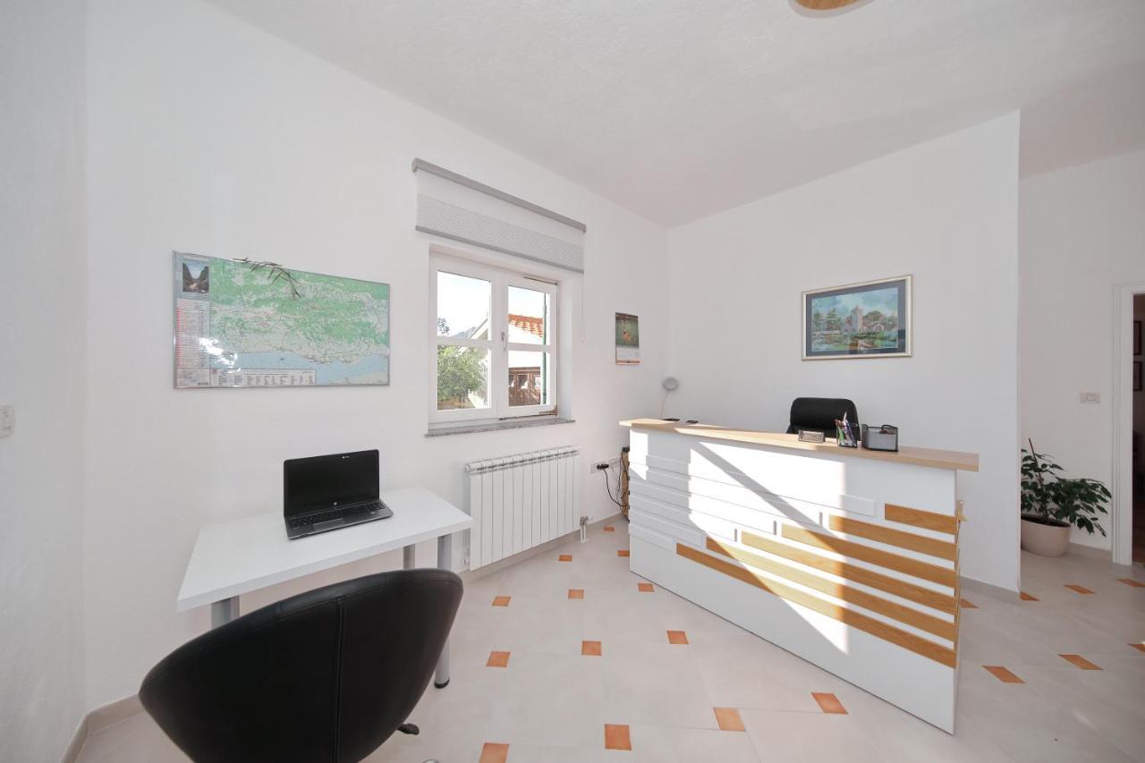 Appartement In Olive Garden à Starigrad Paklenica Extérieur photo