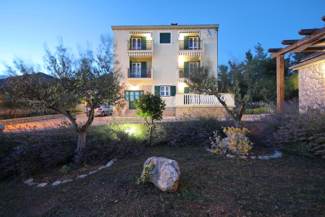 Appartement In Olive Garden à Starigrad Paklenica Extérieur photo