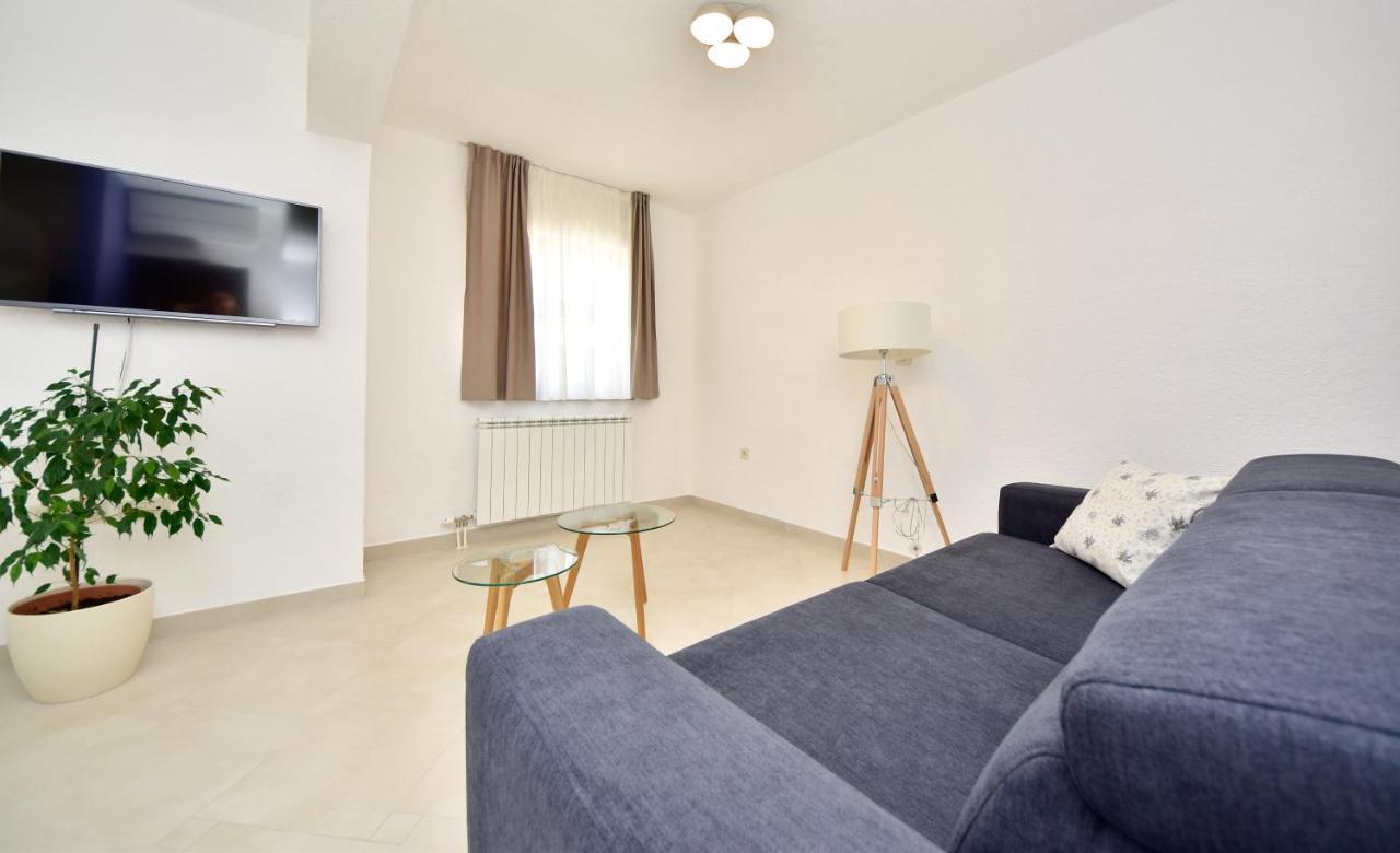 Appartement In Olive Garden à Starigrad Paklenica Extérieur photo